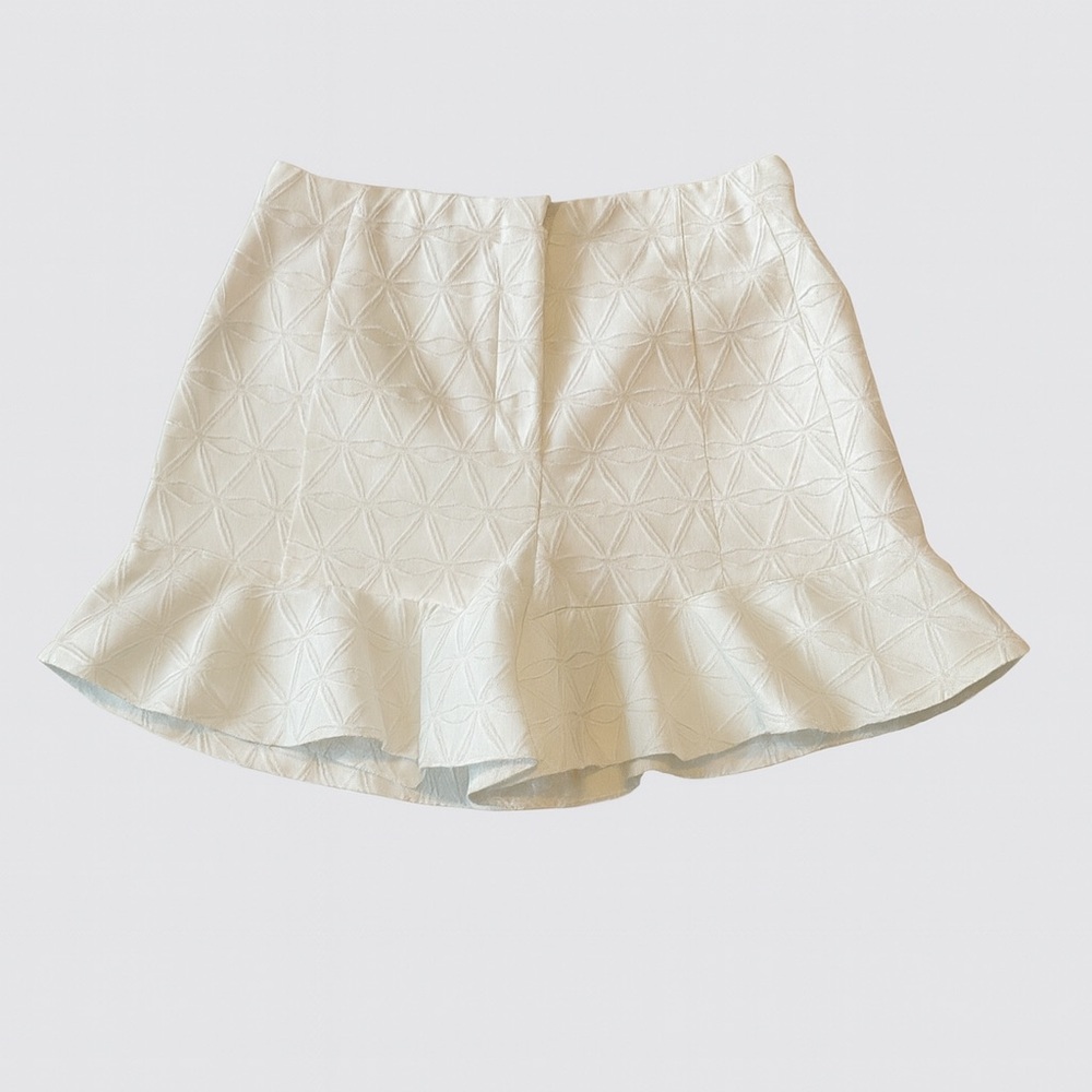 J.O.A.White Ruffle Hem Shorts Womens Medium Flounce #FlounceHem #WhiteShort NWOT